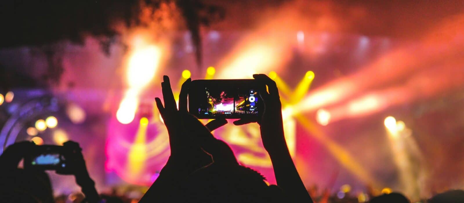 DuMont übernimmt digitale Eventplattform Rausgegangen